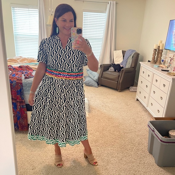 Stylish Black and White Patterned Dress - Picture 4 of 7